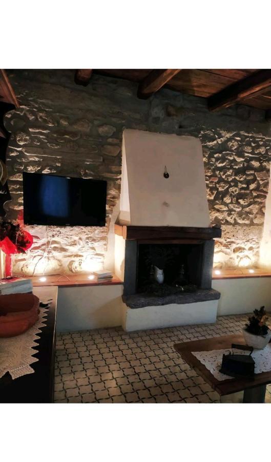 Casa Vacanze Al Colletto - Con Terrazza Panoramica In Centro Storico Vagli di Sotto Екстер'єр фото