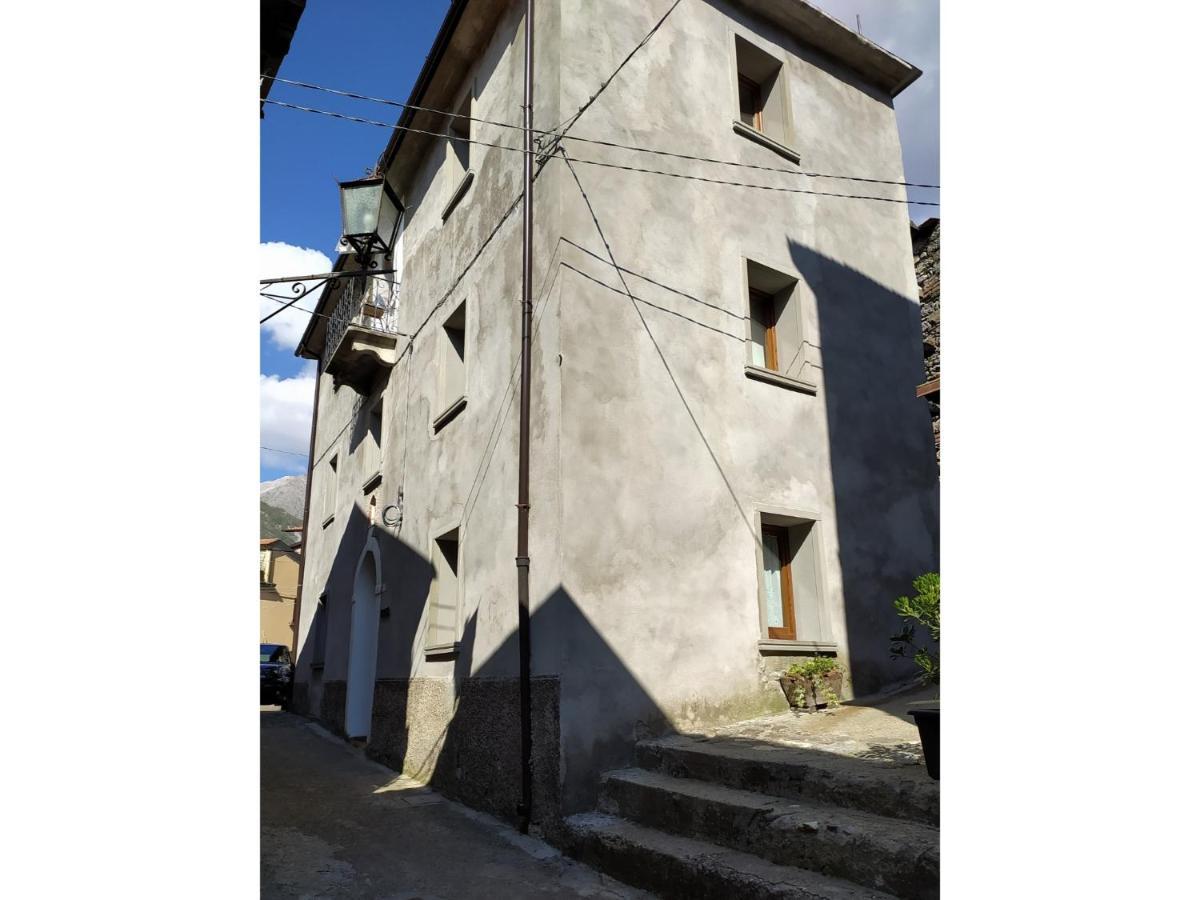 Casa Vacanze Al Colletto - Con Terrazza Panoramica In Centro Storico Vagli di Sotto Екстер'єр фото