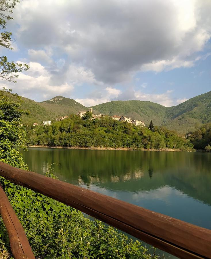 Casa Vacanze Al Colletto - Con Terrazza Panoramica In Centro Storico Vagli di Sotto Екстер'єр фото