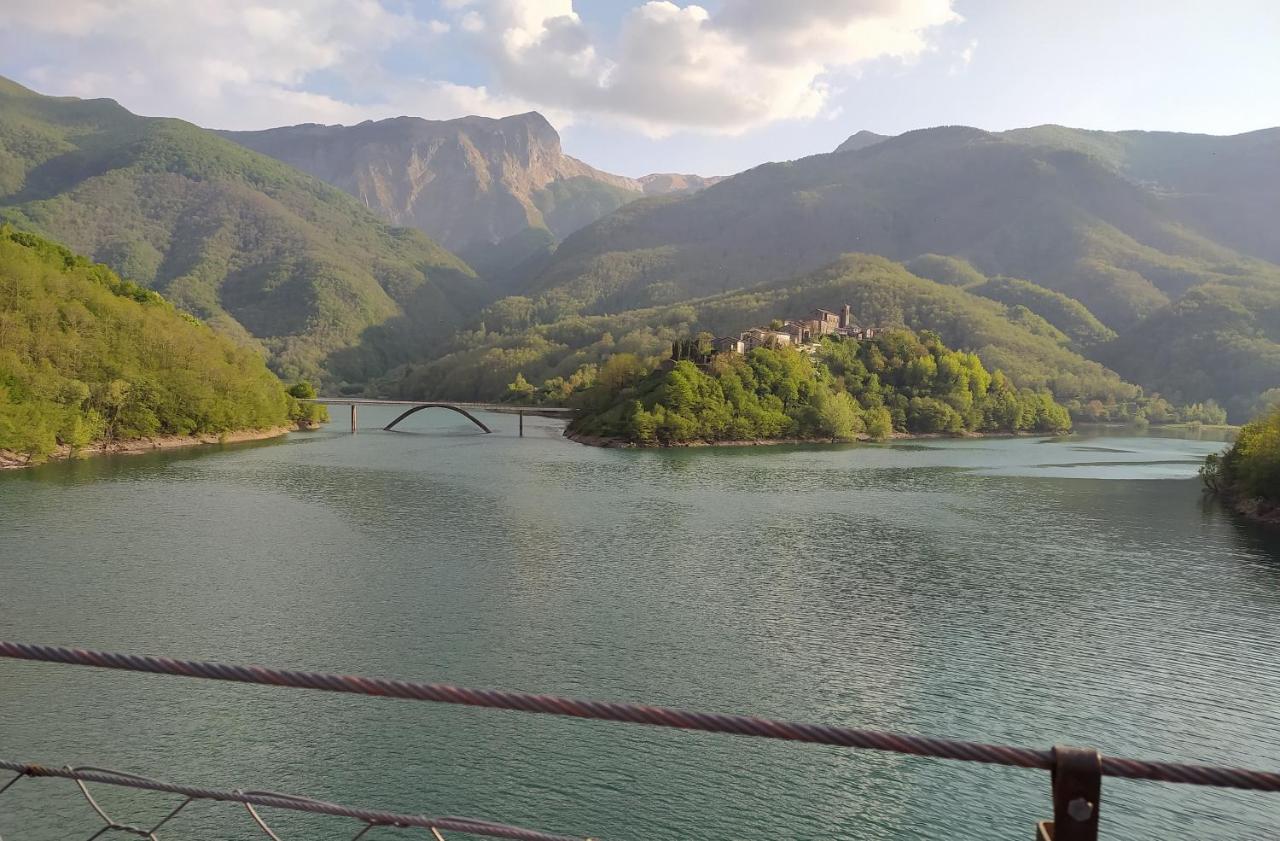 Casa Vacanze Al Colletto - Con Terrazza Panoramica In Centro Storico Vagli di Sotto Екстер'єр фото